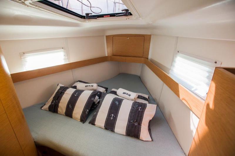 Book yachts online - sailboat - Elan Impression 45 BT - Reina Del Mar with A/C - rent