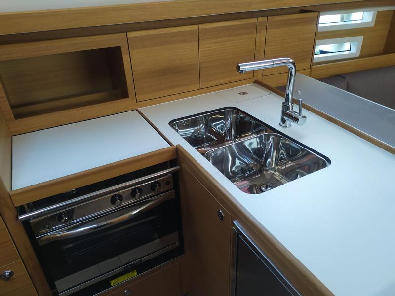 Book yachts online - sailboat - Elan Impression 40.1 - Baby Shark with A/C - rent