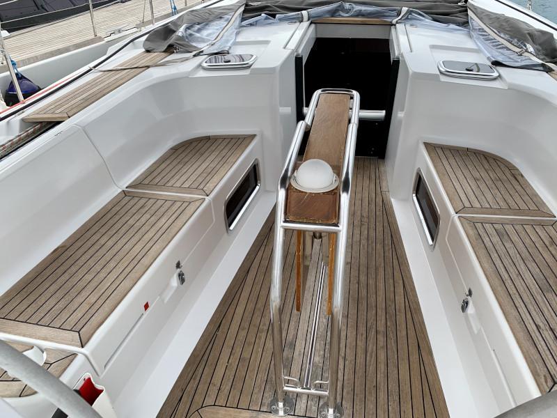 Book yachts online - sailboat - Hanse 445/3 - ZHELAET - rent