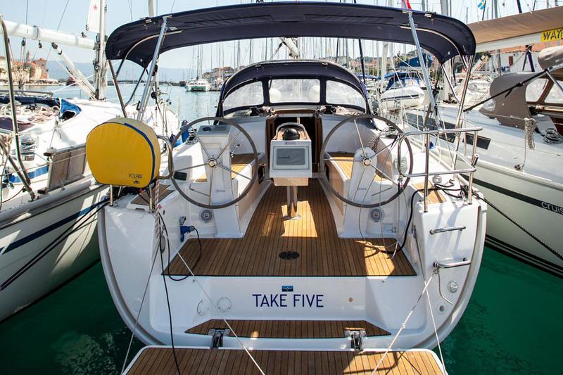 Book yachts online - sailboat - Bavaria Cruiser 34 - Take Five - rent
