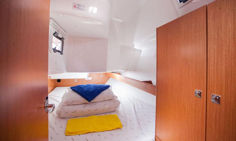 Book yachts online - sailboat - Bavaria Cruiser 34 - Take Five - rent