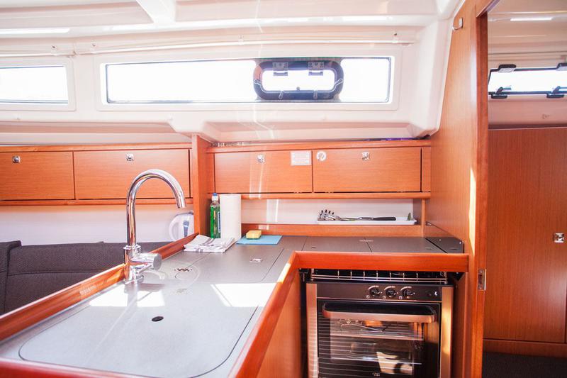 Book yachts online - sailboat - Bavaria Cruiser 34 - Take Five - rent