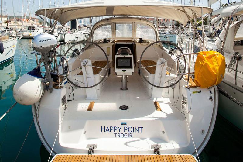 Book yachts online - sailboat - Bavaria Cruiser 37 - Happy Point - rent