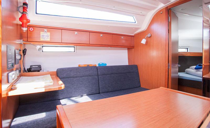 Book yachts online - sailboat - Bavaria Cruiser 37 - Happy Point - rent