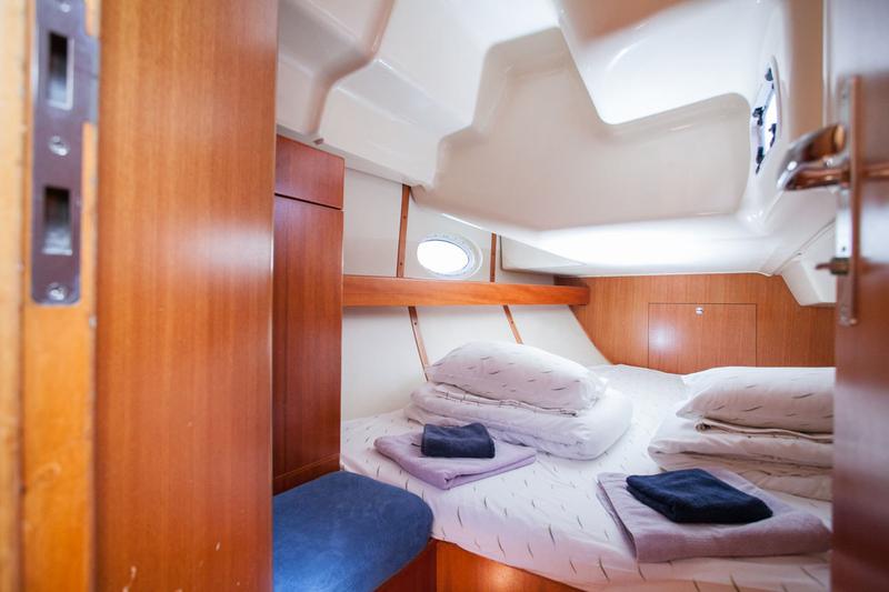 Book yachts online - sailboat - Elan 384 Impression - Relax Point - rent