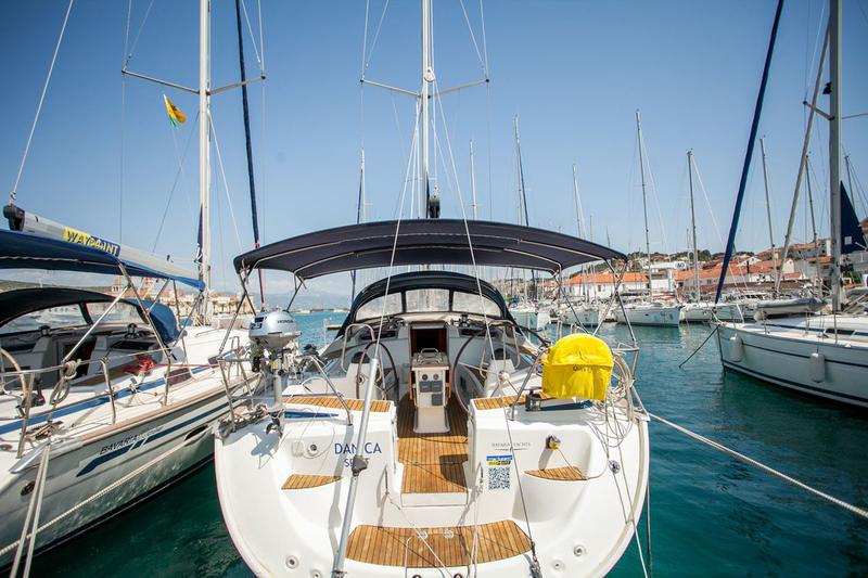Book yachts online - sailboat - Bavaria 50 Cruiser - Danica - rent