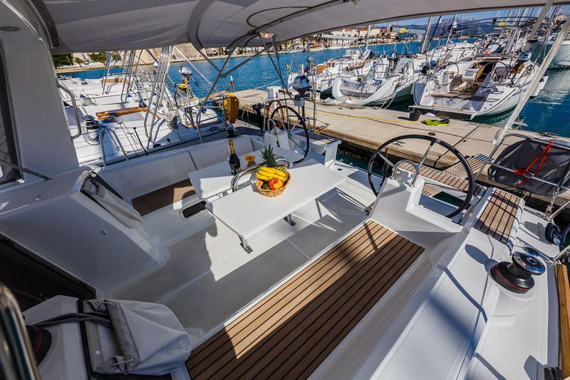Book yachts online - sailboat - Oceanis 38.1 - Obsession - rent