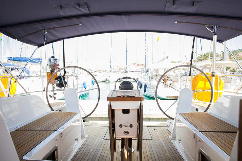 Book yachts online - sailboat - Bavaria Cruiser 46 - Lovro - rent