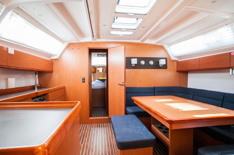 Book yachts online - sailboat - Bavaria Cruiser 46 - Lovro - rent