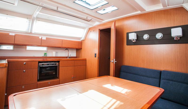 Book yachts online - sailboat - Bavaria Cruiser 46 - Lovro - rent
