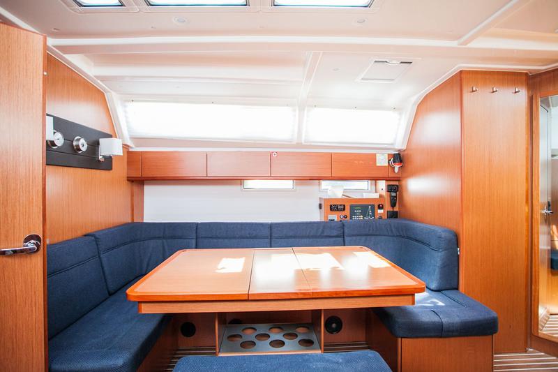 Book yachts online - sailboat - Bavaria Cruiser 46 - Lovro - rent