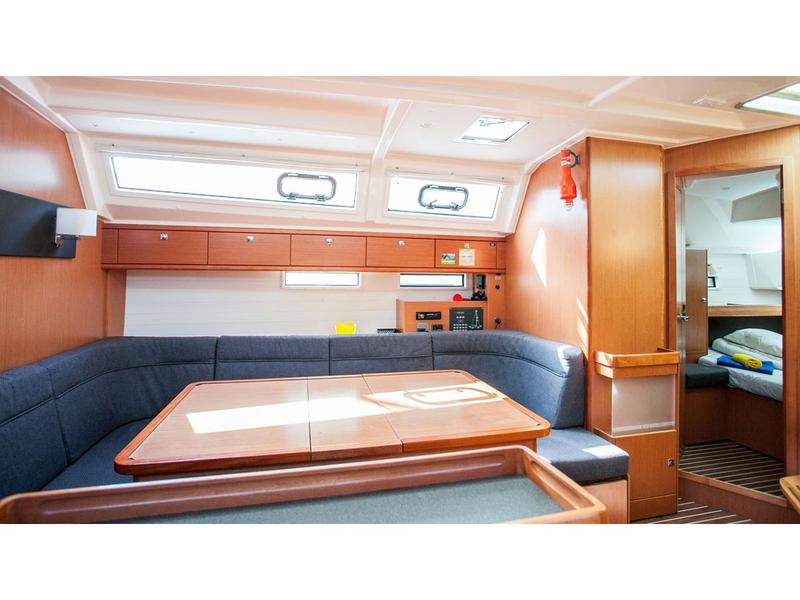 Book yachts online - sailboat - Bavaria Cruiser 46 - Easy Point - rent