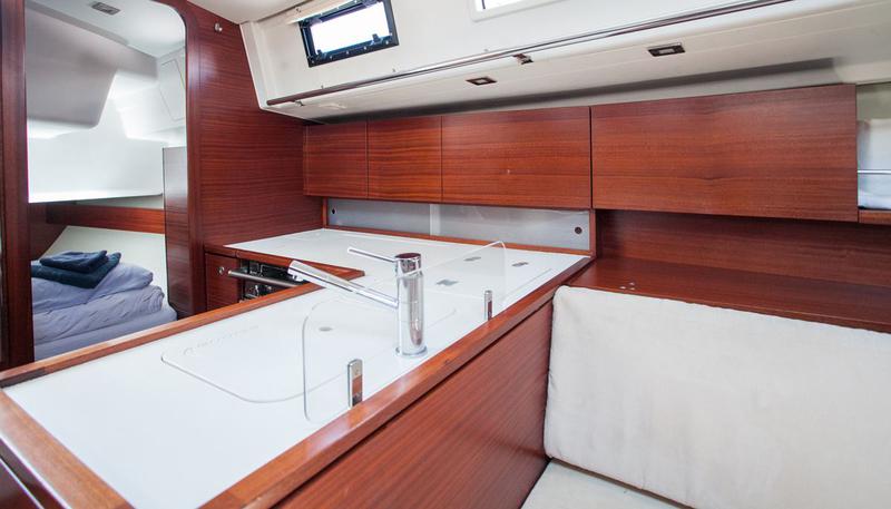 Book yachts online - sailboat - Salona 38 - Olynthia - rent