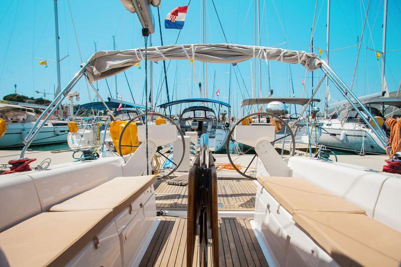 Book yachts online - sailboat - Salona 38 - Olynthia - rent