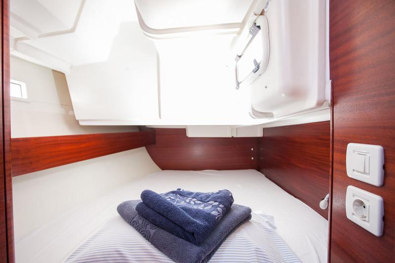 Book yachts online - sailboat - Salona 38 - Olynthia - rent