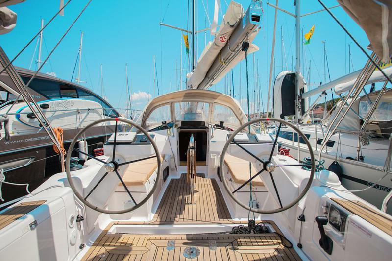 Book yachts online - sailboat - Salona 38 - Olynthia - rent
