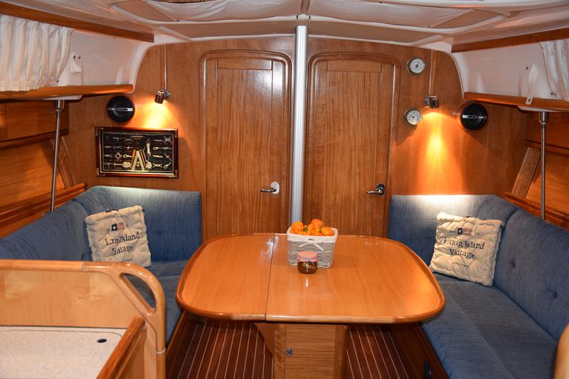 Book yachts online - sailboat - Bavaria 37 Cruiser - Mondo - rent