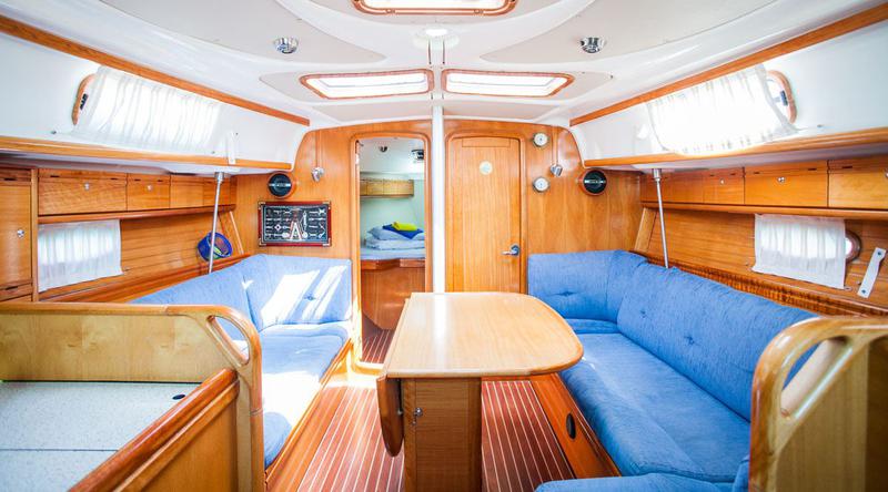 Book yachts online - sailboat - Bavaria 37 Cruiser - Mondo - rent