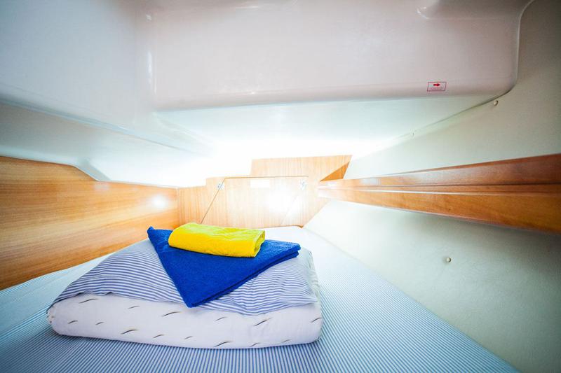 Book yachts online - sailboat - Bavaria 37 Cruiser - Mondo - rent