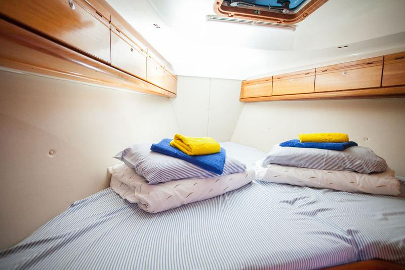 Book yachts online - sailboat - Bavaria 37 Cruiser - Mondo - rent