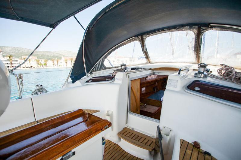 Book yachts online - sailboat - Bavaria 37 Cruiser - Mondo - rent