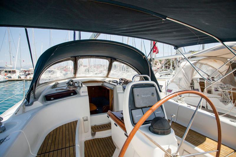 Book yachts online - sailboat - Bavaria 37 Cruiser - Mondo - rent