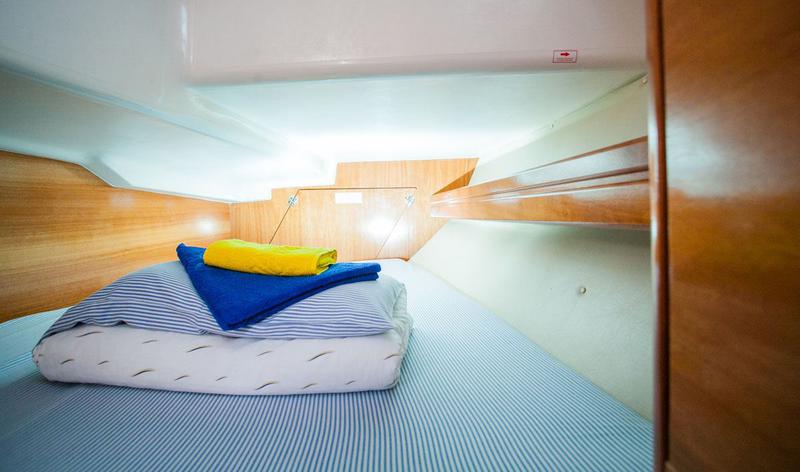 Book yachts online - sailboat - Bavaria 37 Cruiser - Mondo - rent