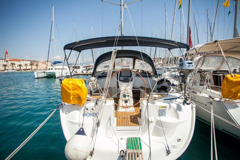 Book yachts online - sailboat - Bavaria 37 Cruiser - Mondo - rent