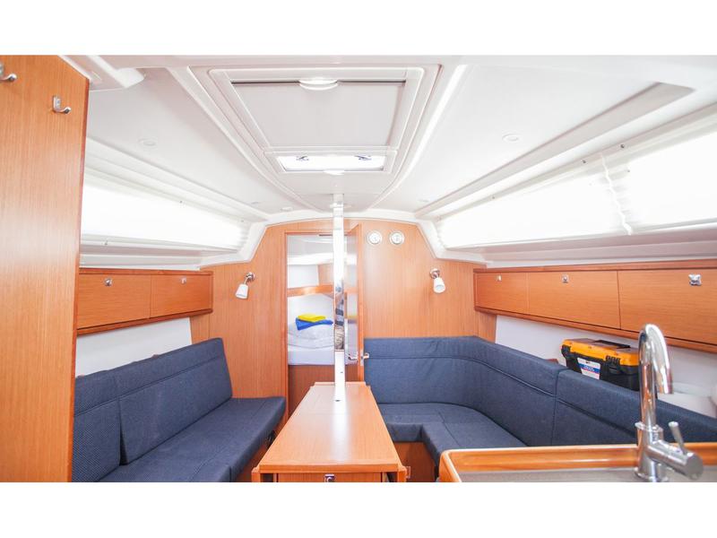 Book yachts online - sailboat - Bavaria Cruiser 34 - Valdo - rent