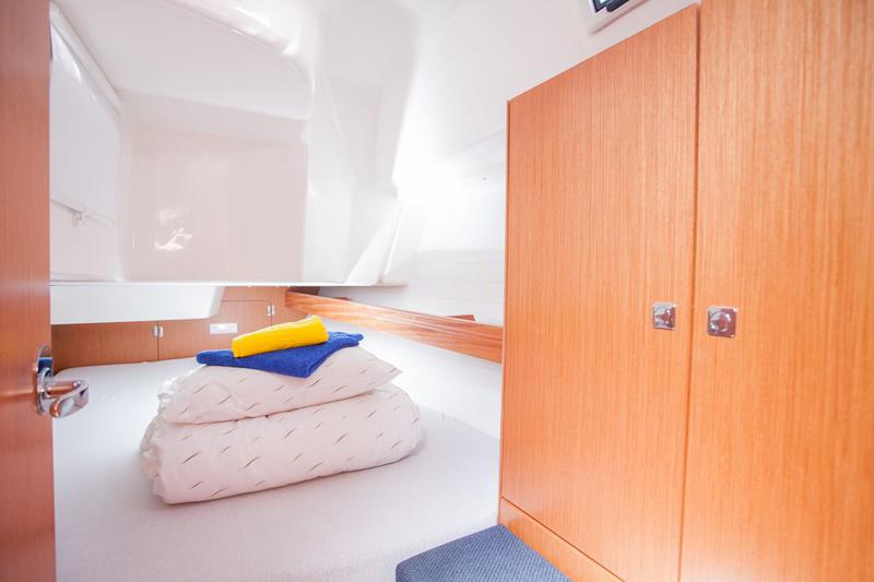 Book yachts online - sailboat - Bavaria Cruiser 34 - Valdo - rent