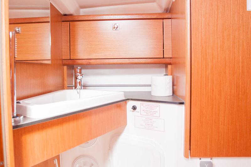 Book yachts online - sailboat - Bavaria Cruiser 34 - Valdo - rent