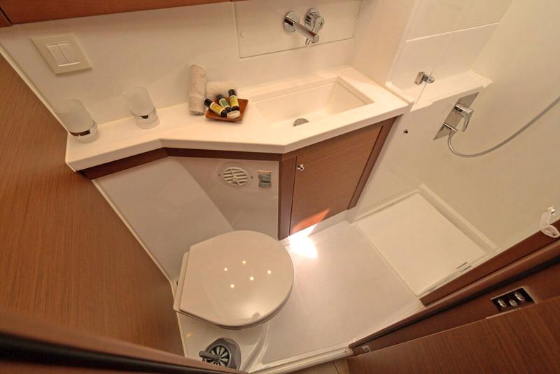 Book yachts online - catamaran - Lagoon 450 Fly - REGGAE POINT  - rent