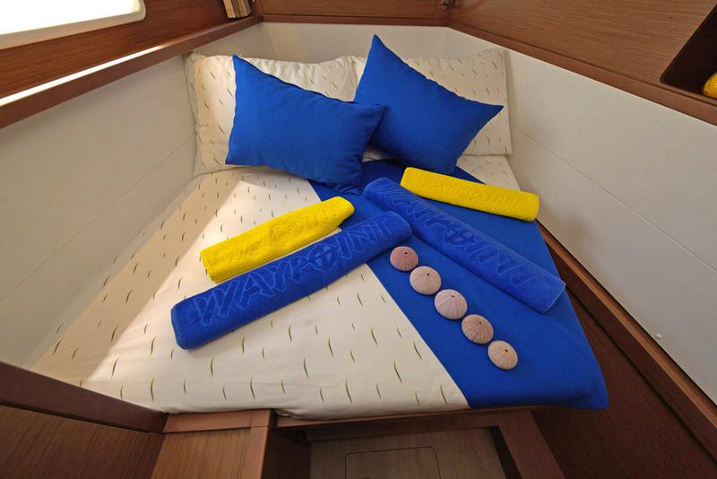 Book yachts online - catamaran - Lagoon 450 Fly - REGGAE POINT  - rent