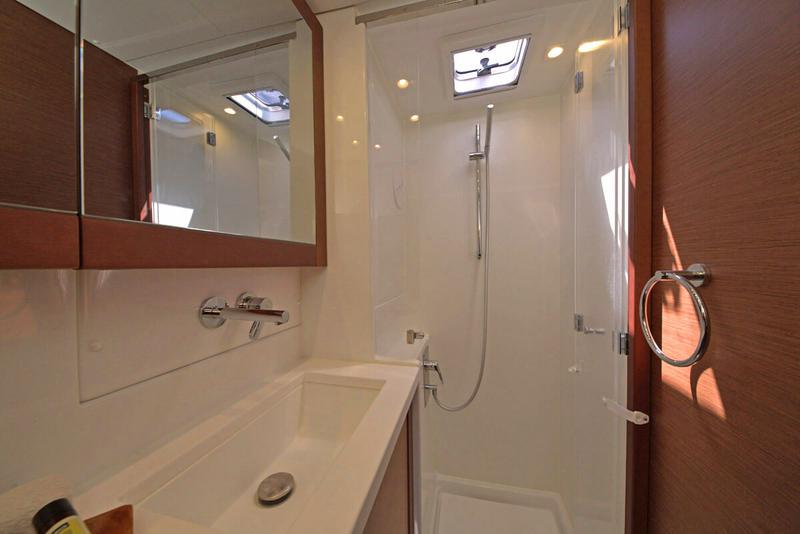 Book yachts online - catamaran - Lagoon 450 Fly - REGGAE POINT  - rent