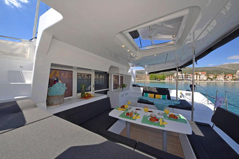 Book yachts online - catamaran - Lagoon 450 Fly - REGGAE POINT  - rent