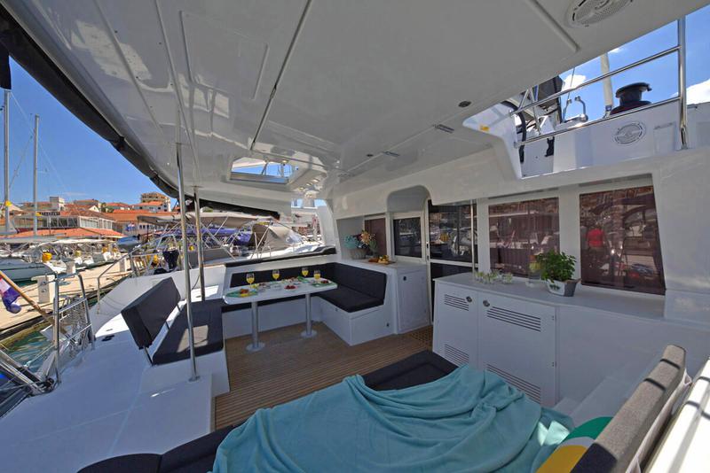Book yachts online - catamaran - Lagoon 450 Fly - REGGAE POINT  - rent