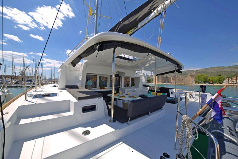 Book yachts online - catamaran - Lagoon 450 Fly - REGGAE POINT  - rent