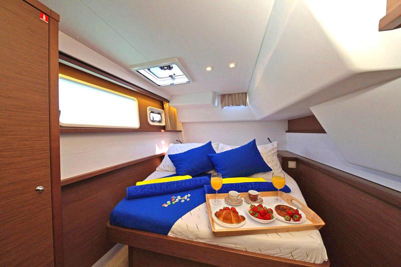 Book yachts online - catamaran - Lagoon 450 Fly - REGGAE POINT  - rent