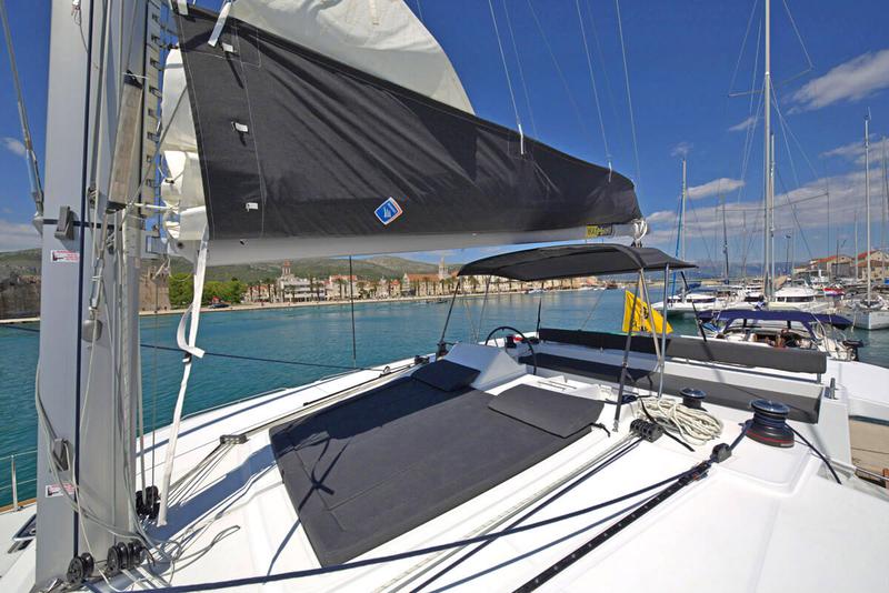 Book yachts online - catamaran - Lagoon 450 Fly - REGGAE POINT  - rent