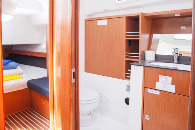 Book yachts online - sailboat - Bavaria Cruiser 41 - Dolce vita - rent