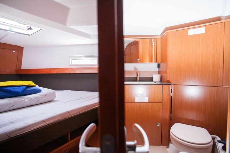 Book yachts online - sailboat - Bavaria Cruiser 41 - Dolce vita - rent