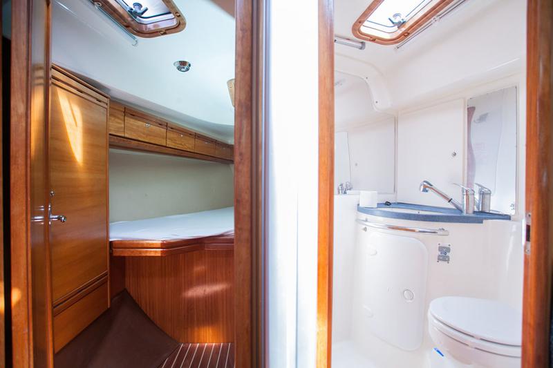 Book yachts online - sailboat - Bavaria 37 Cruiser - Mare - rent