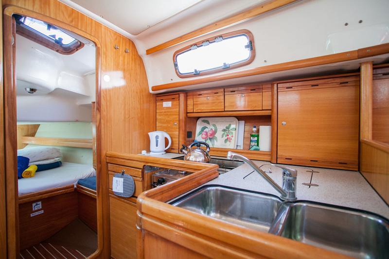 Book yachts online - sailboat - Bavaria 37 Cruiser - Mare - rent