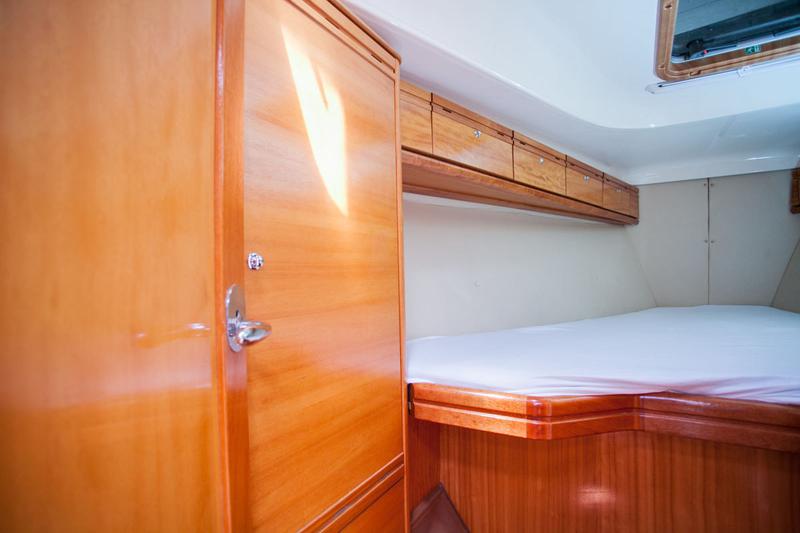 Book yachts online - sailboat - Bavaria 37 Cruiser - Mare - rent