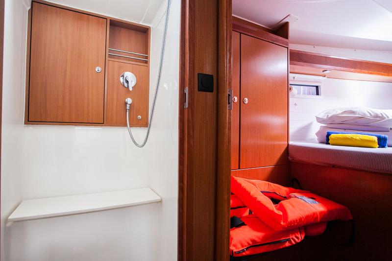 Book yachts online - sailboat - Bavaria Cruiser 45 - Blues Point - rent