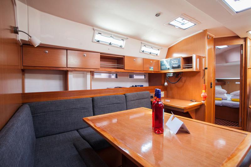 Book yachts online - sailboat - Bavaria Cruiser 45 - Blues Point - rent