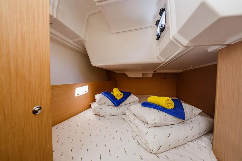 Book yachts online - sailboat - Oceanis 38.1 - Pleasure - rent