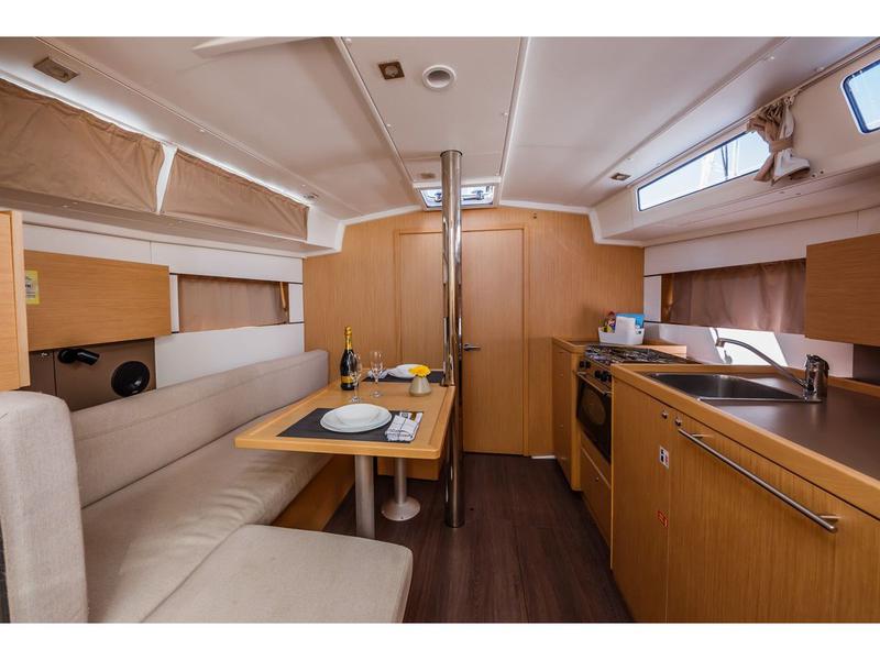 Book yachts online - sailboat - Oceanis 38.1 - Pleasure - rent