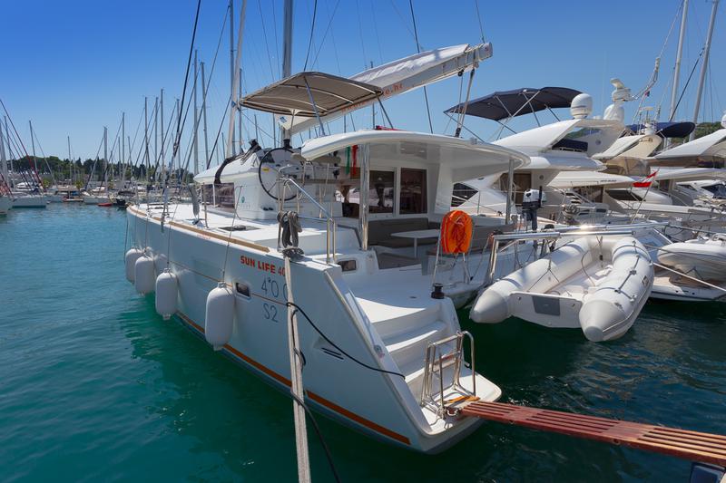 Book yachts online - catamaran - Lagoon 400 S2 - SUNSHINE - rent