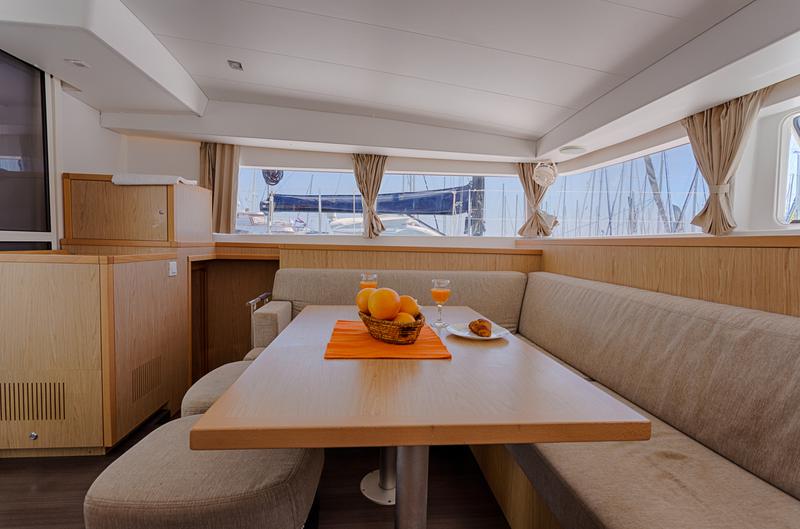 Book yachts online - catamaran - Lagoon 400 S2 - SUNSHINE - rent